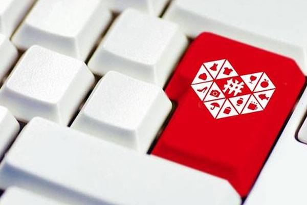 拼多多评价第二天出吗？评价多久自动消失？